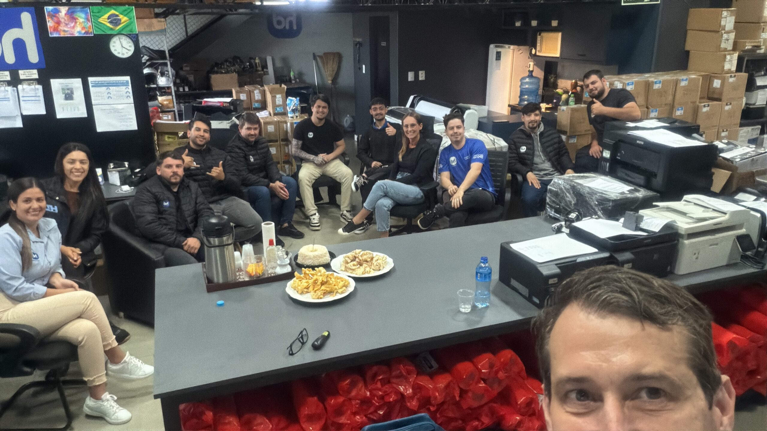 Equipe da HD Impressoras reunida para o treinamento Atendimento de Alta Performance com Edney Prigol